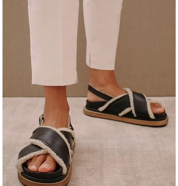 ALOHAS Women’s Marshmallow Black Leather Sandals with Shearling size 37 US 6.5 - Picture 1 of 7